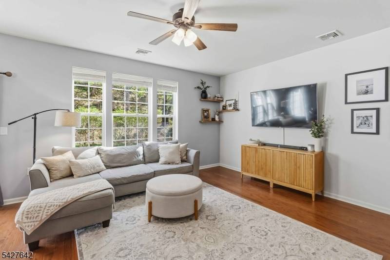 307 Waterview Ct, Hanover Twp., NJ 07927