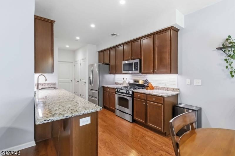 307 Waterview Ct, Hanover Twp., NJ 07927