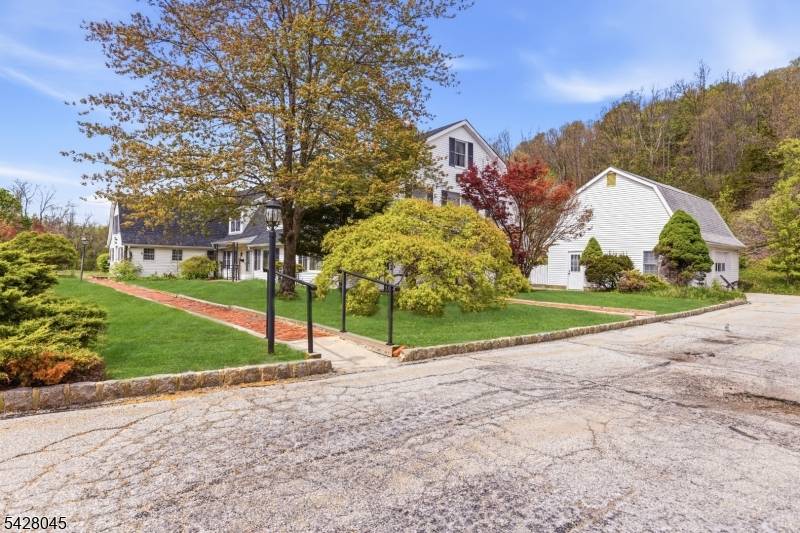121 W End Ave #2, Newton Town, NJ 07860