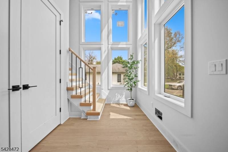 52 Congressional Pkwy, Livingston Twp., NJ 07039