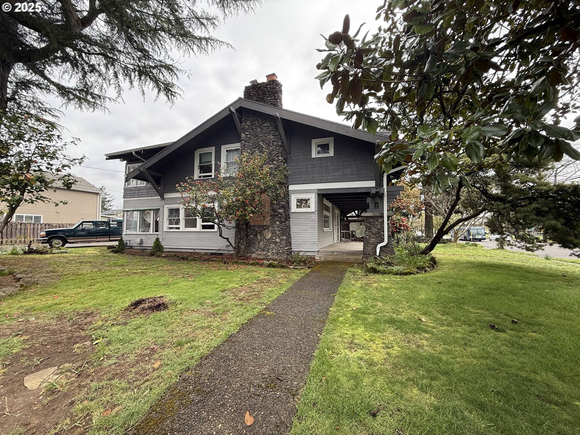 8809 SE HOLGATE BLVD, Portland, OR 97266