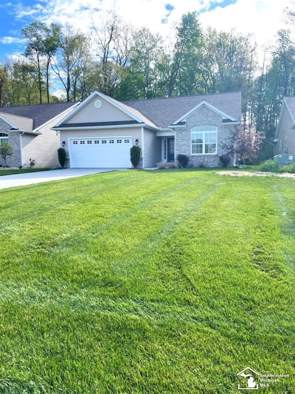 8052 Timber Wood LN, Bedfordtownship_monroe, MI 48182