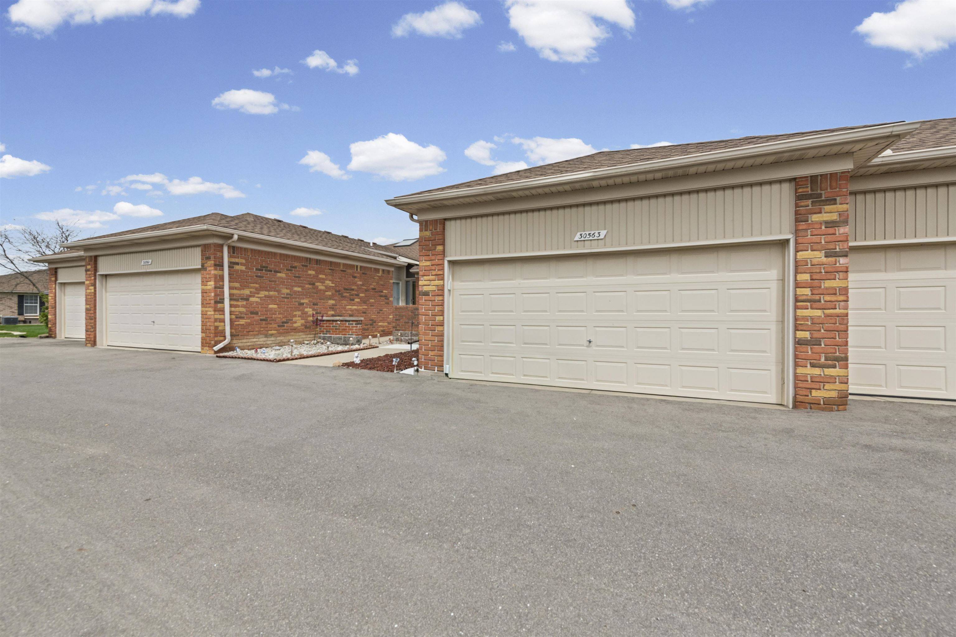 30563 Mary Frances CT, Chesterfield Twp, MI 48052