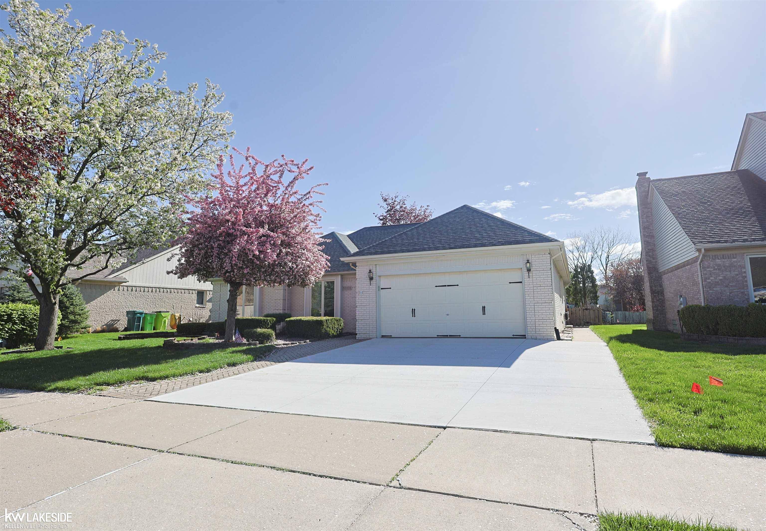 53338 Villa Rosa DR, Macomb Twp, MI 48042