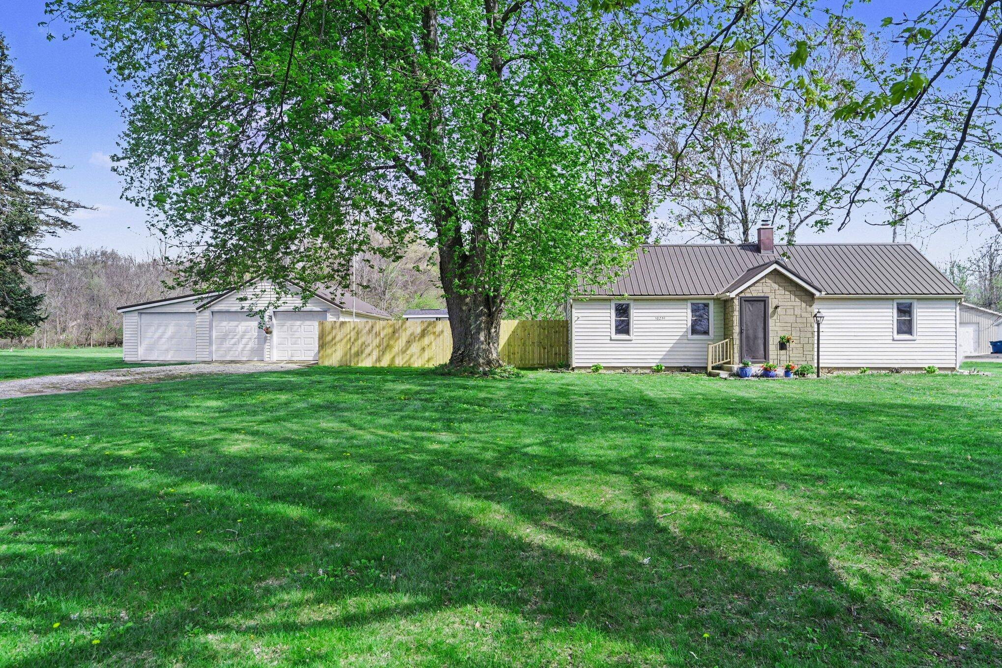 10251 Gorsline RD, Pennfield Twp, MI 49014