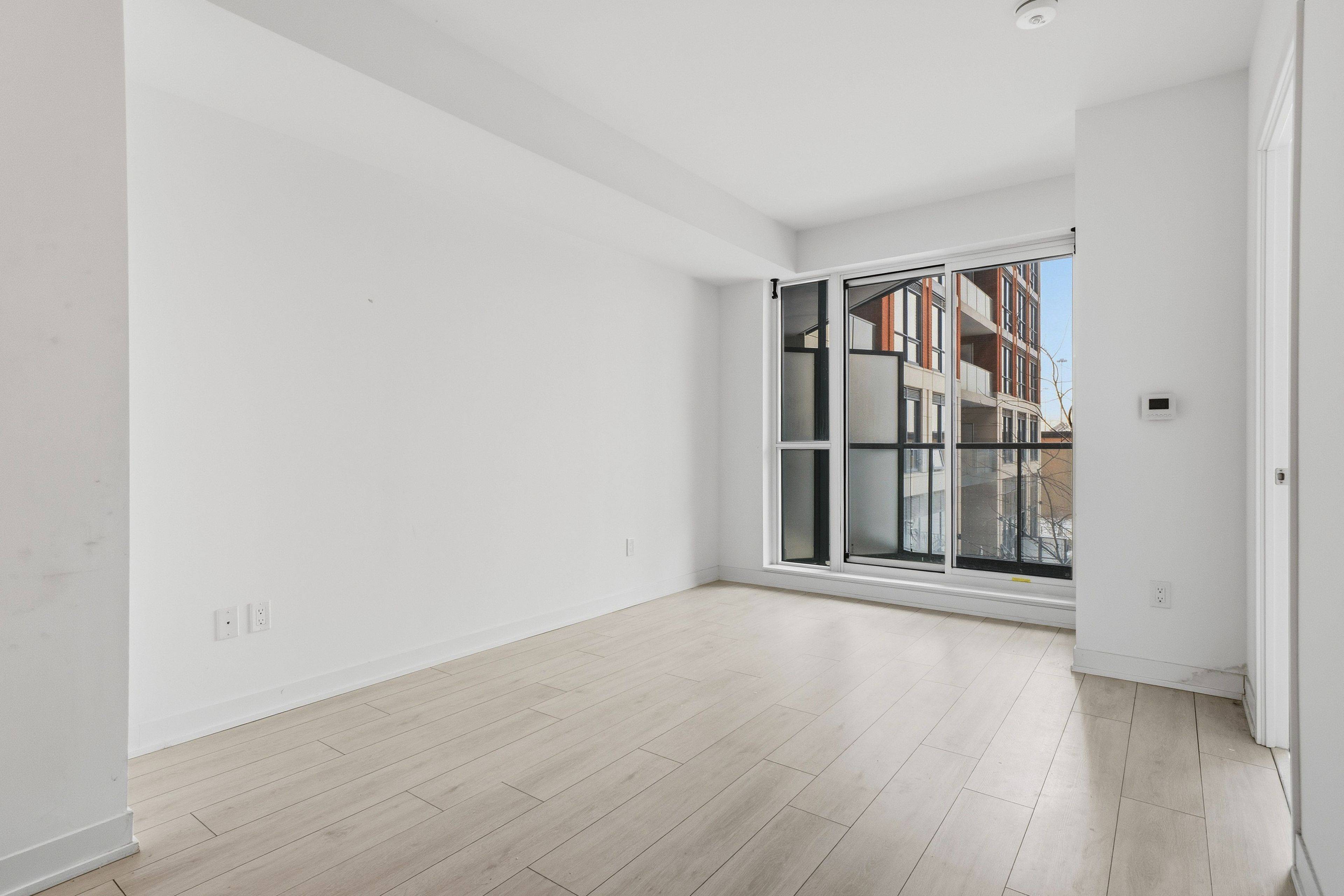 31 Tippett RD #222, Toronto C06, ON M3H 0C8