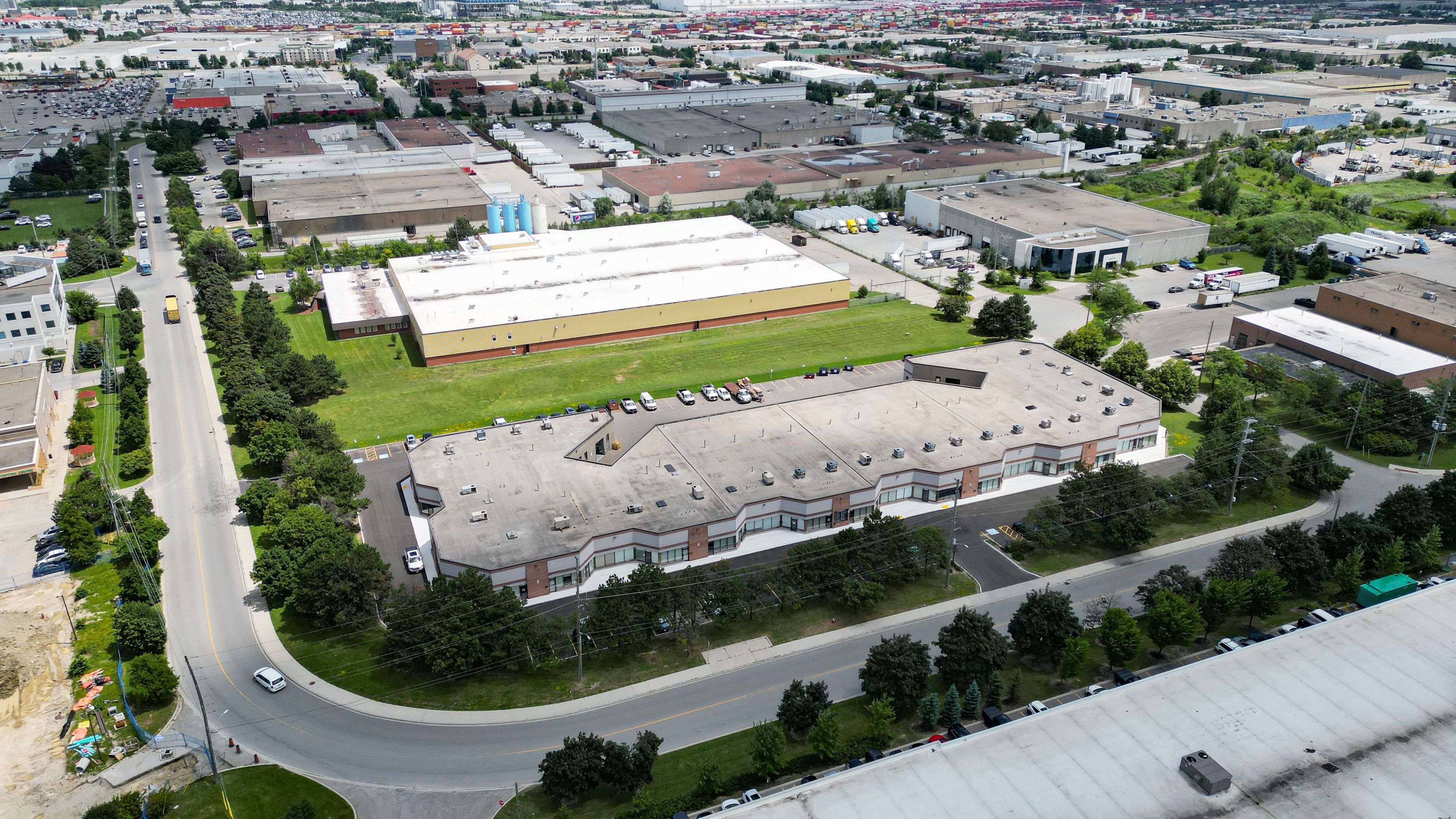 253 Summerlea RD #8, Brampton, ON L6T 5A8