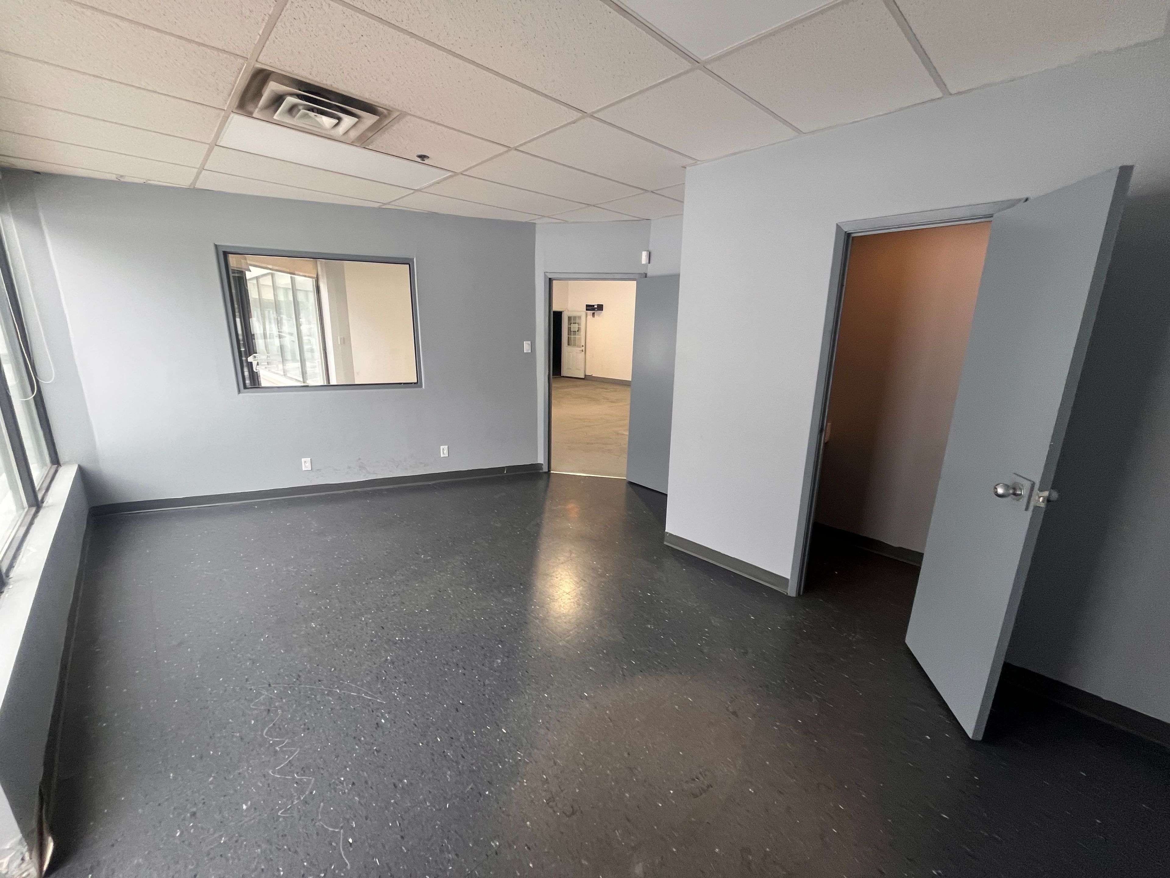 253 Summerlea RD #8, Brampton, ON L6T 5A8