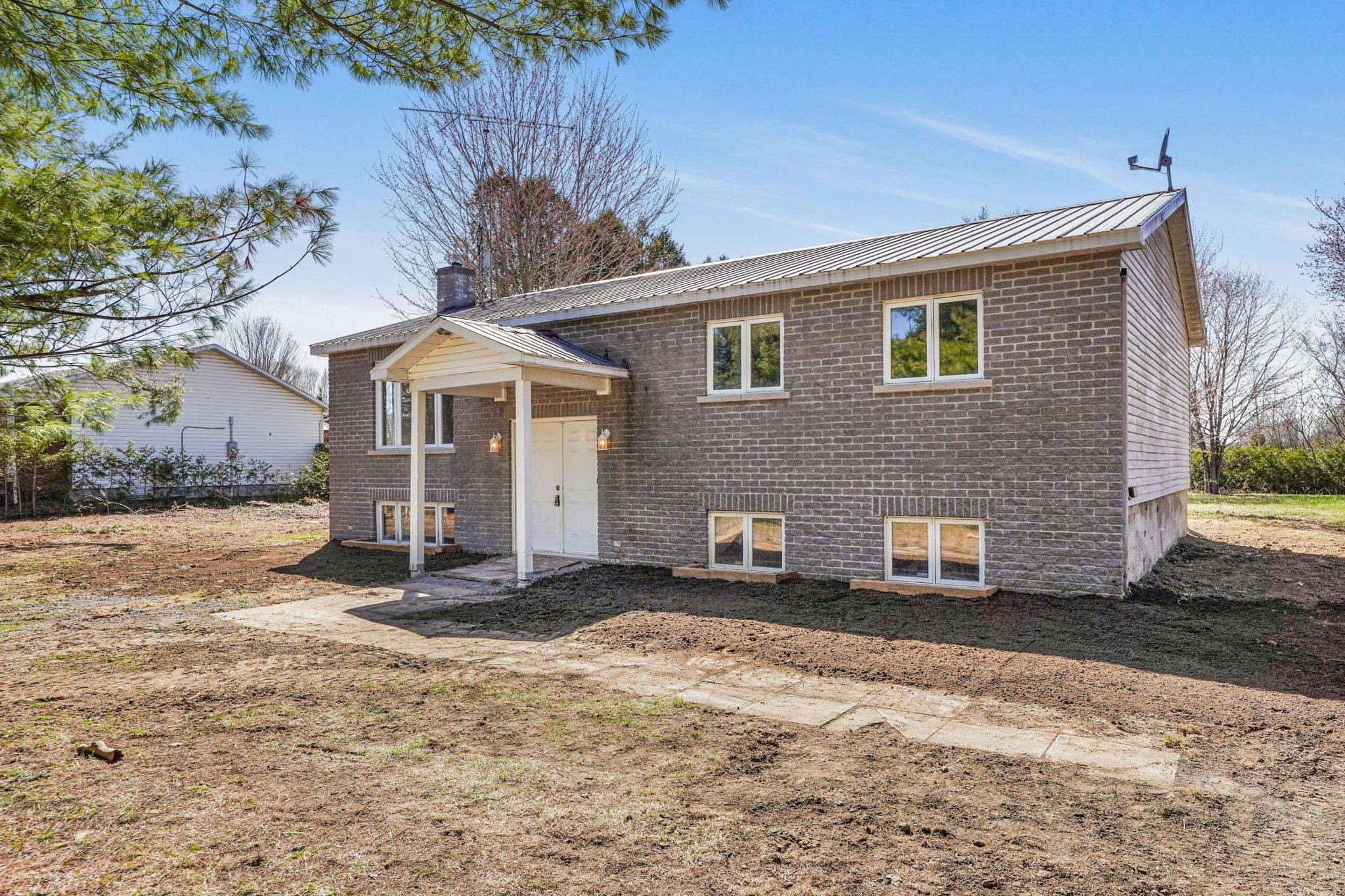 1630 Gourley RD, East Hawkesbury, ON K6A 2R2