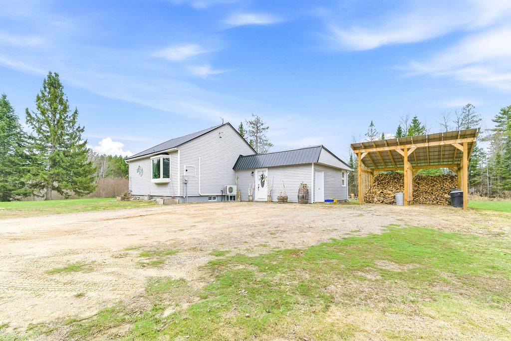 1437 Wylie RD, Laurentian Hills, ON K0J 1P0