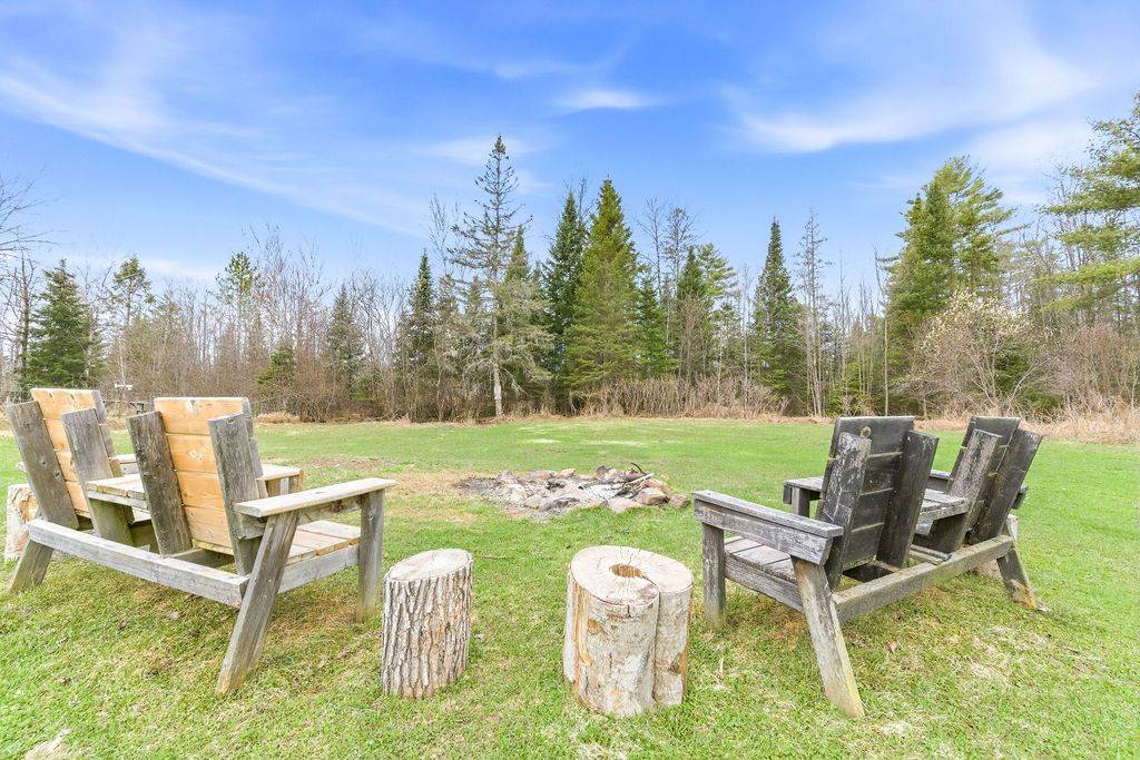 1437 Wylie RD, Laurentian Hills, ON K0J 1P0
