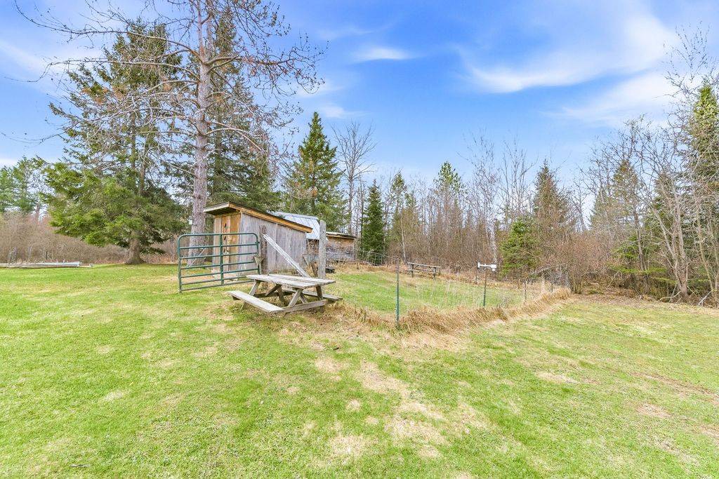 1437 Wylie RD, Laurentian Hills, ON K0J 1P0