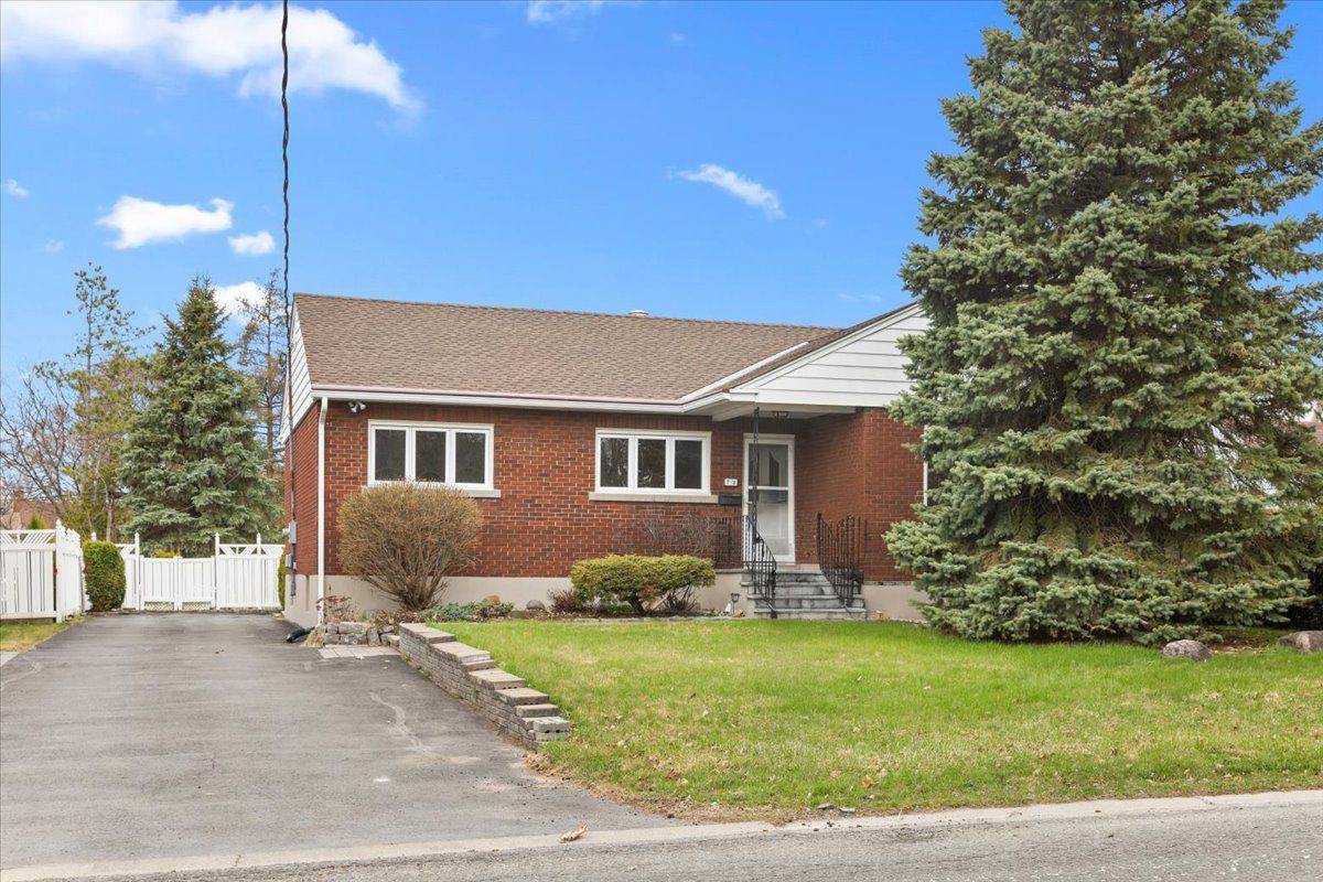 72 Crownhill ST, Beacon Hill North - South And Area, ON K1J 7K8