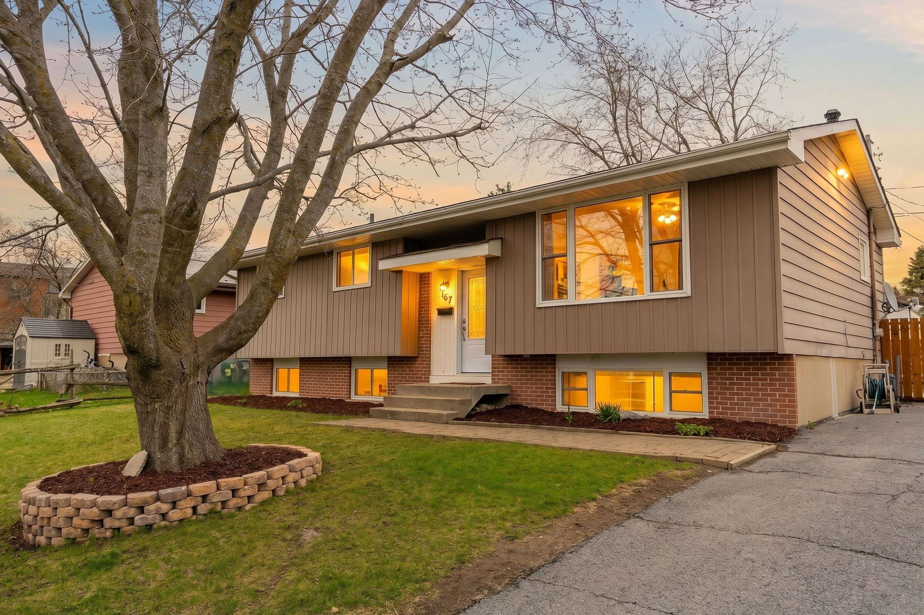 167 MANITOU W CRES, Loyalist, ON K7N 1C4