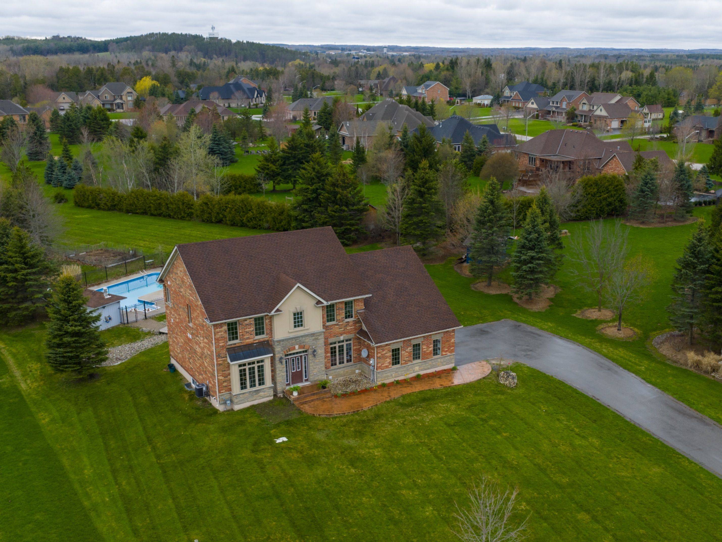 18 Leenders LN, Erin, ON N0B 1T0