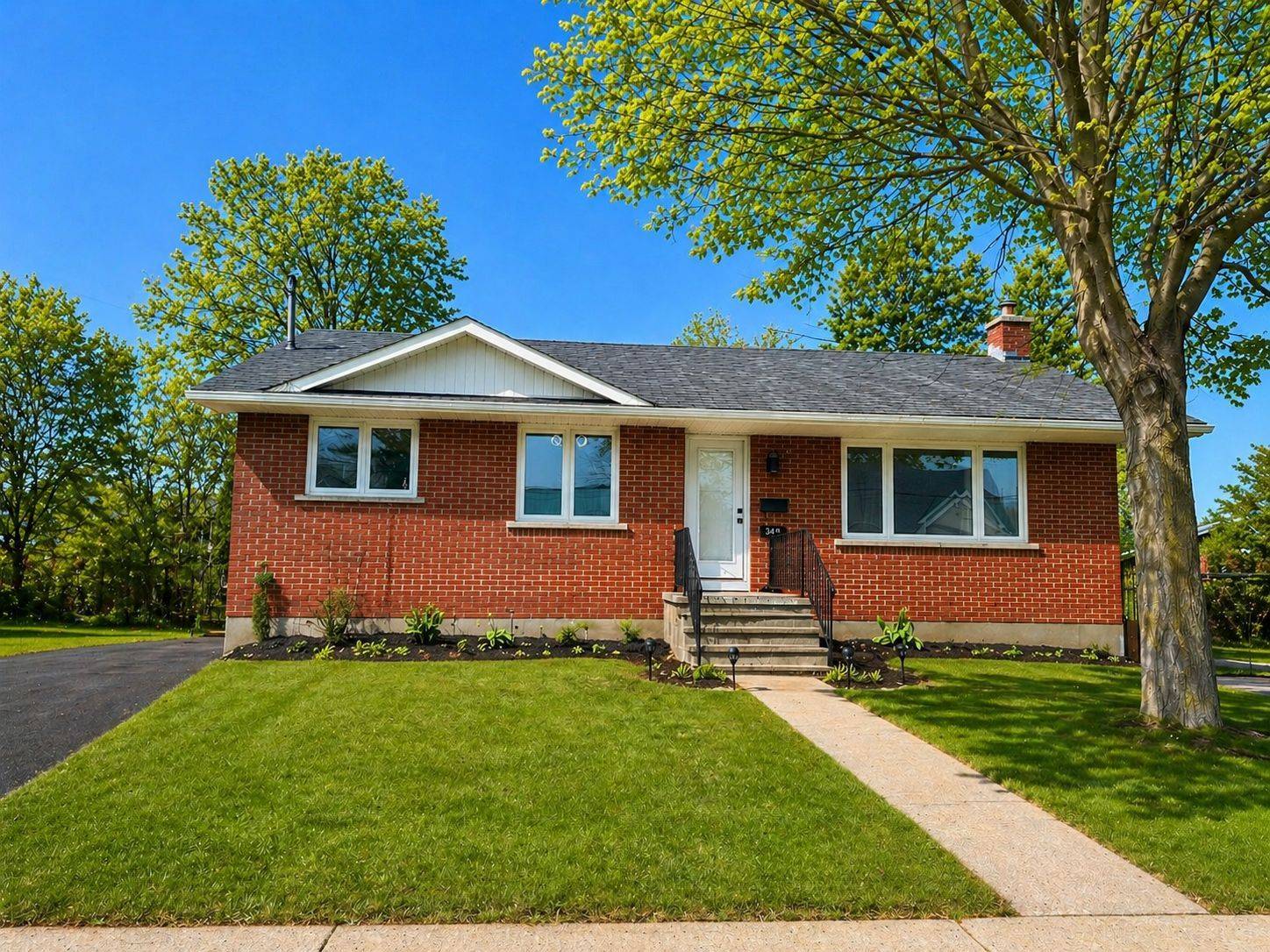 340 River ST, Gananoque, ON K7G 2K2