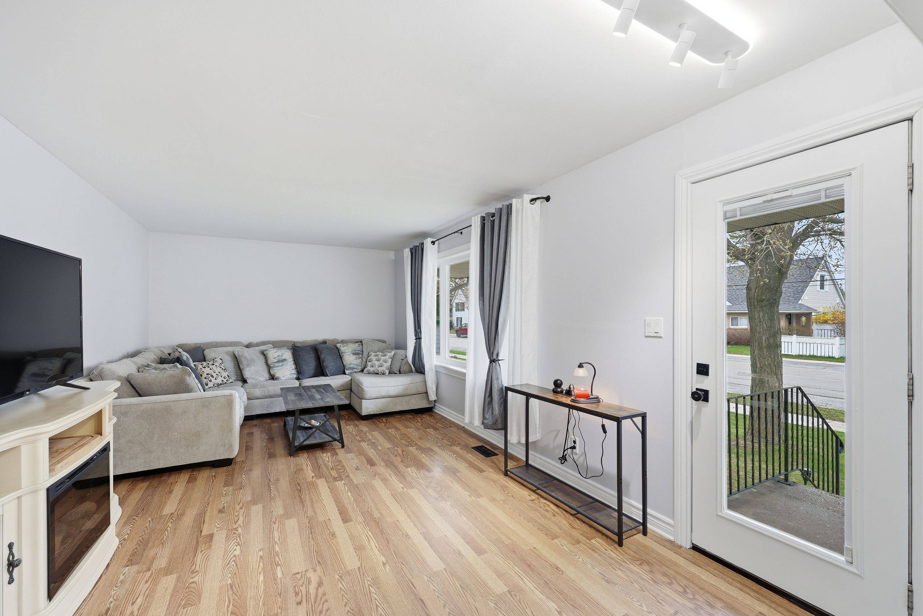 340 River ST, Gananoque, ON K7G 2K2