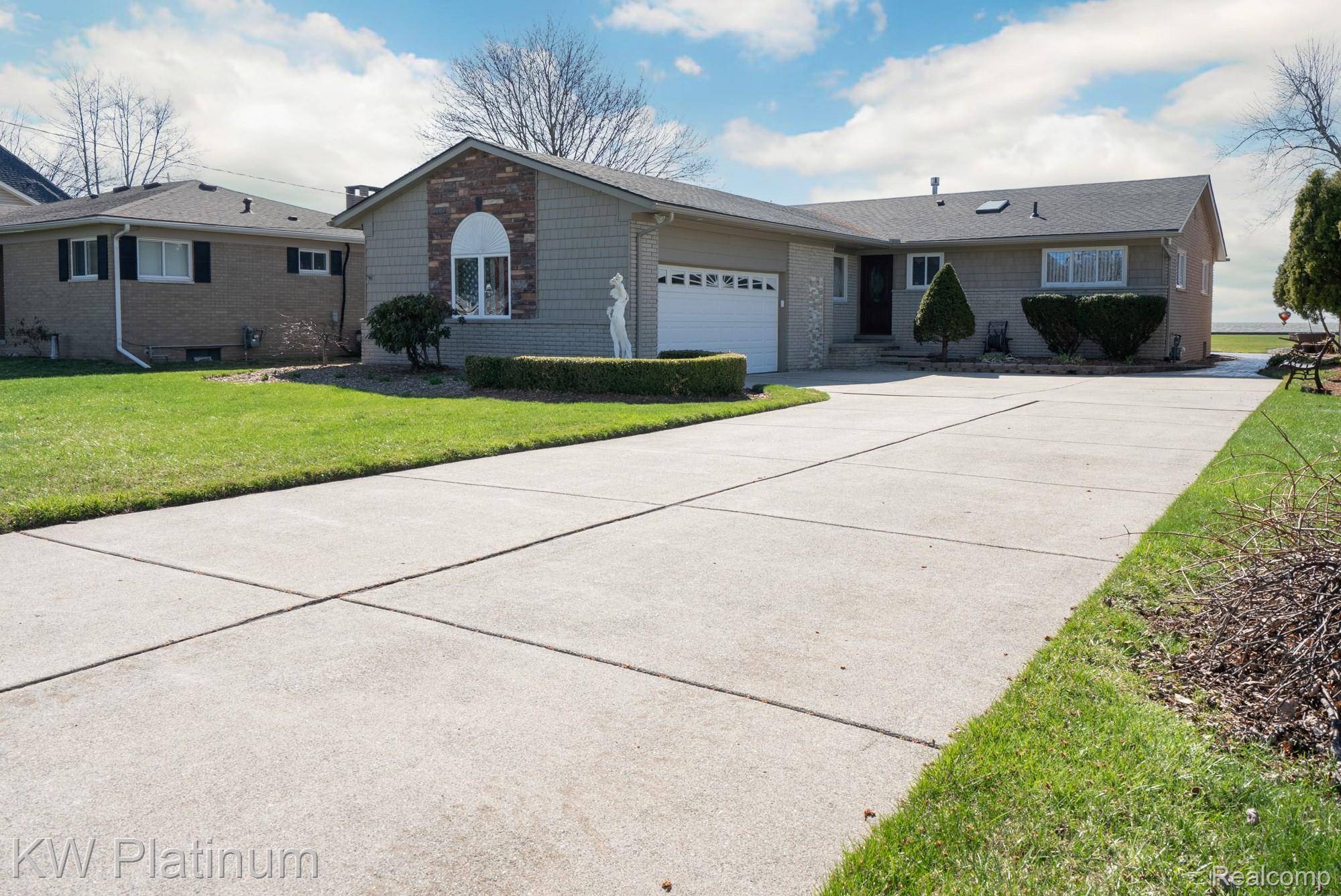 48218 Harbor DR, Chesterfield Township, MI 48047