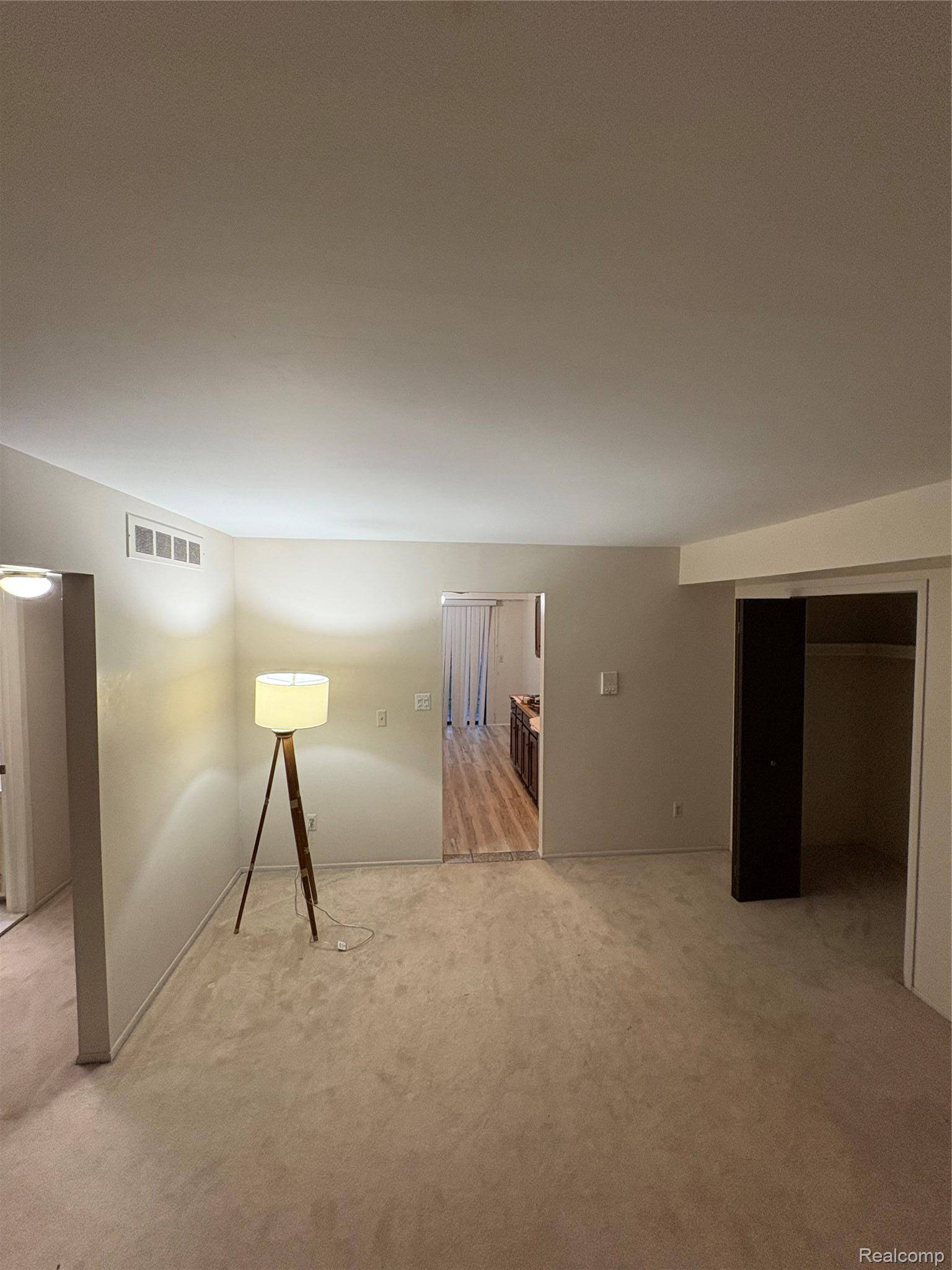 1867 Meadow Dale CT, Rochester Hills, MI 48309