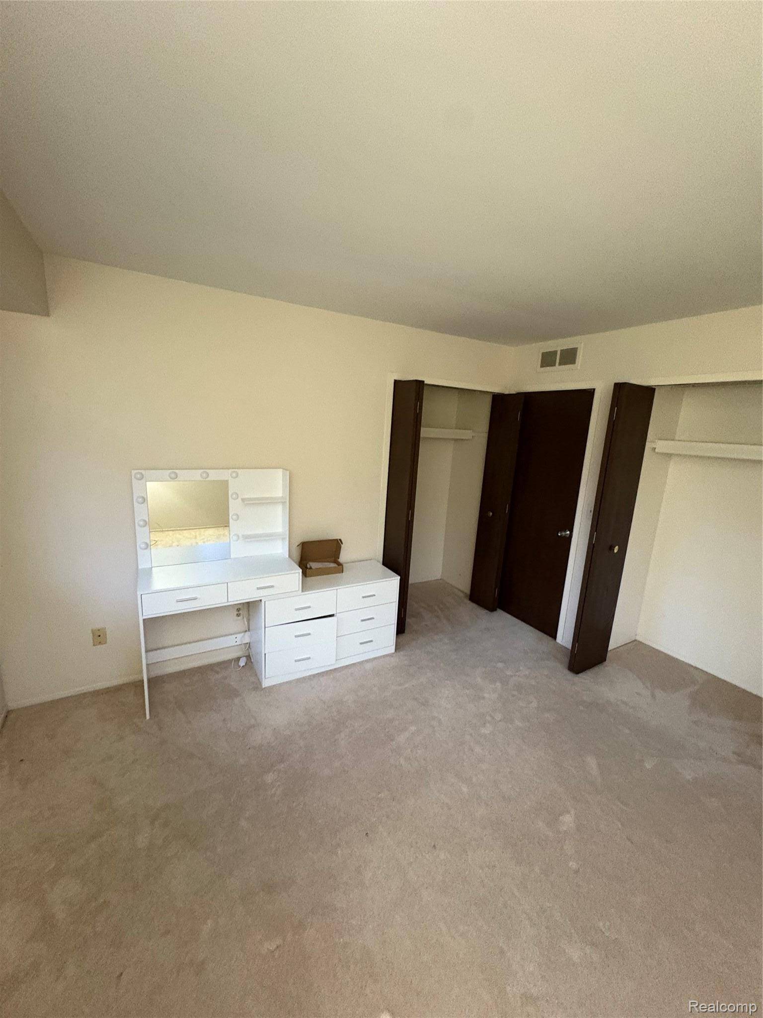 1867 Meadow Dale CT, Rochester Hills, MI 48309