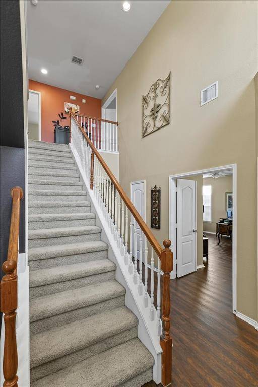 306 Salsbury Drive, Euless, TX 76040