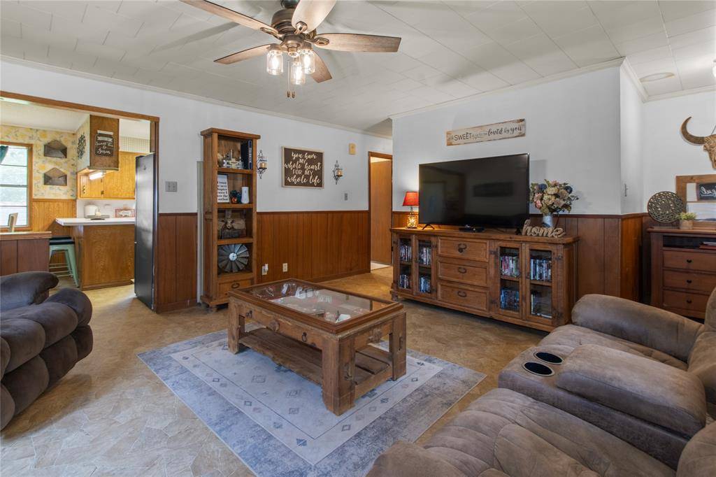 815 S 8th Avenue, Teague, TX 75860