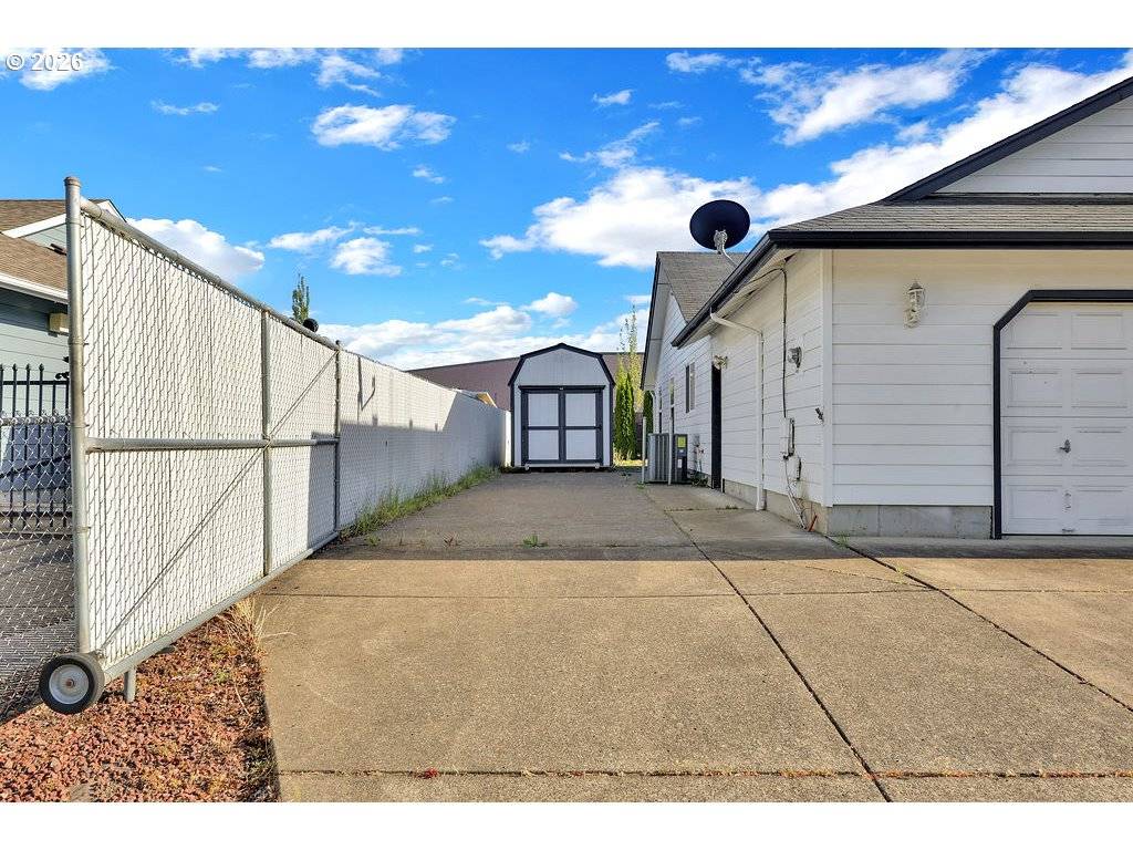 1931 BONNIE LN, Springfield, OR 97477