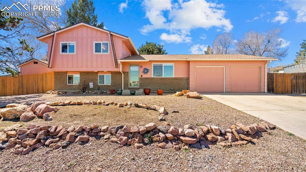 1660 Winnebago RD, Colorado Springs, CO 80915