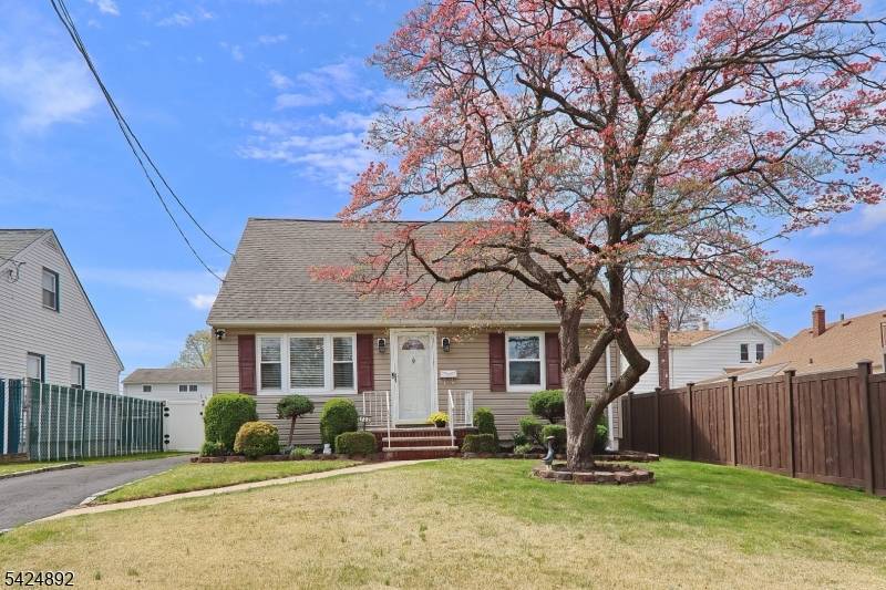 722 Pine St, Roselle Park Boro, NJ 07204
