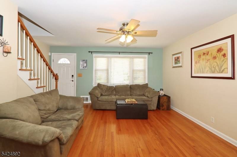722 Pine St, Roselle Park Boro, NJ 07204