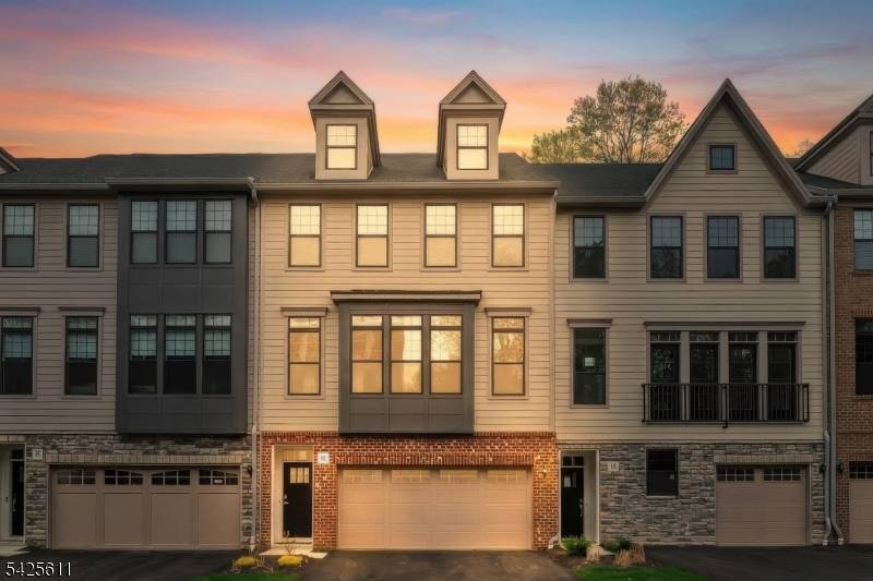 92 Cinnamon Dr, Upper Saddle River Boro, NJ 07458