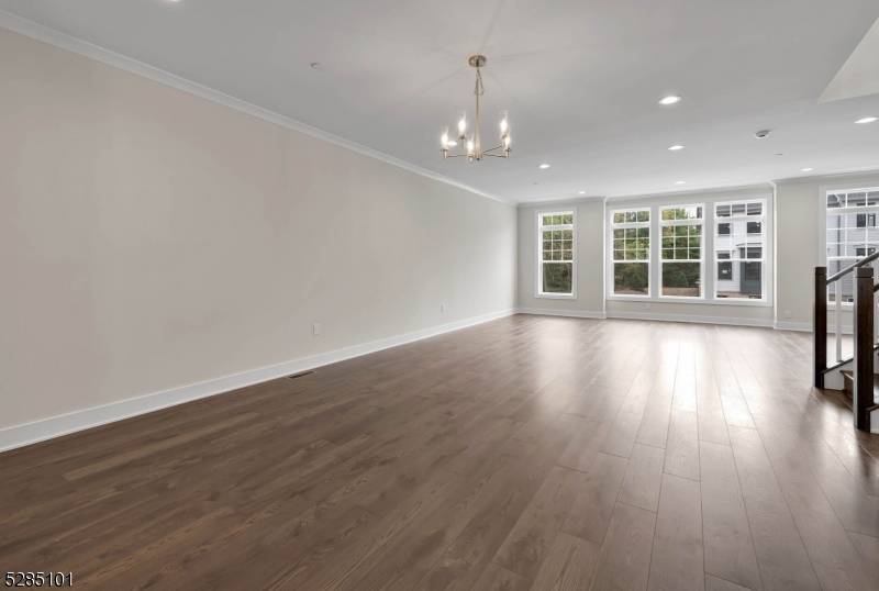 92 Cinnamon Dr, Upper Saddle River Boro, NJ 07458