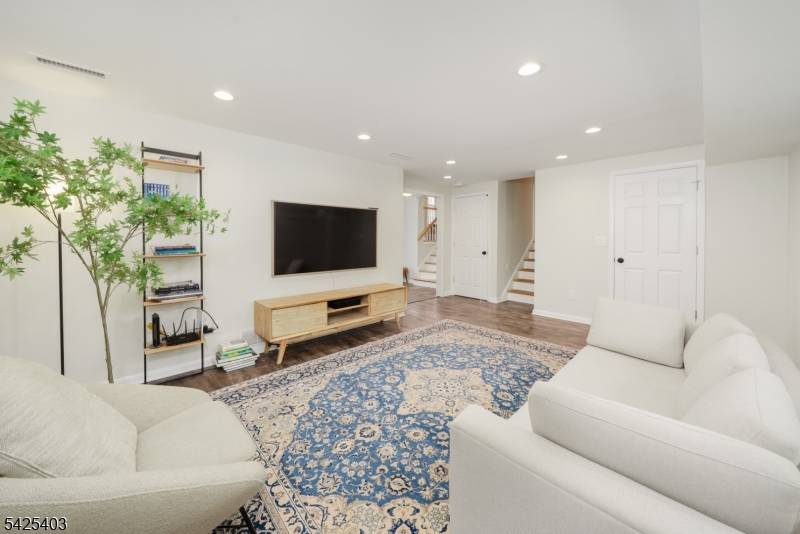 120 Brookside Dr, New Providence Boro, NJ 07974