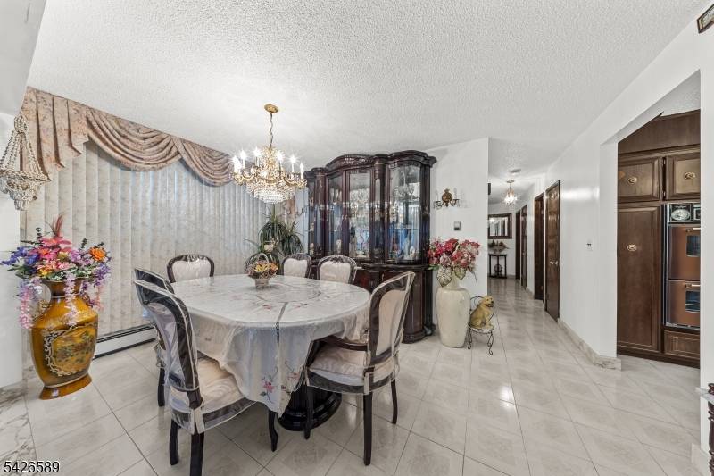 347 Manor Ct, Lyndhurst Twp., NJ 07071