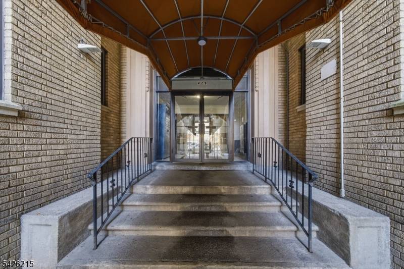 429 Fairmount Ave #304, Jersey City, NJ 07306