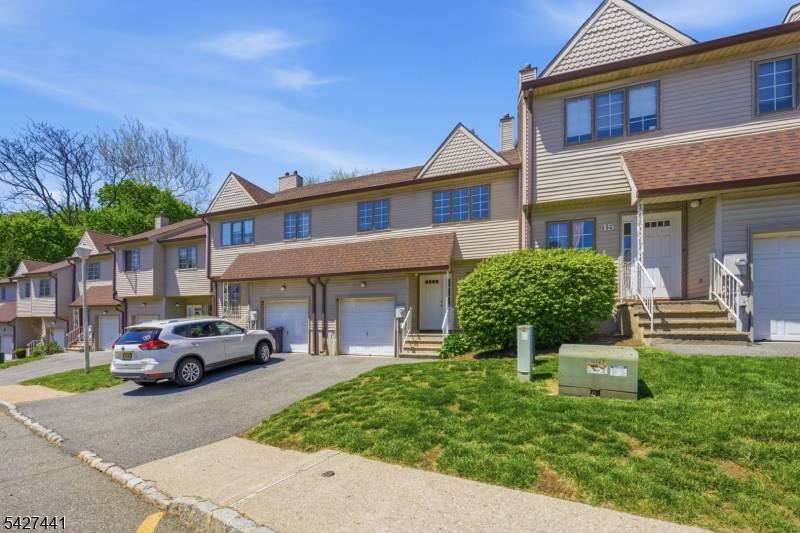 11 Deer Hill Ct, Boonton Town, NJ 07005