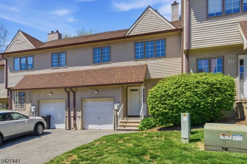 11 Deer Hill Ct, Boonton Town, NJ 07005