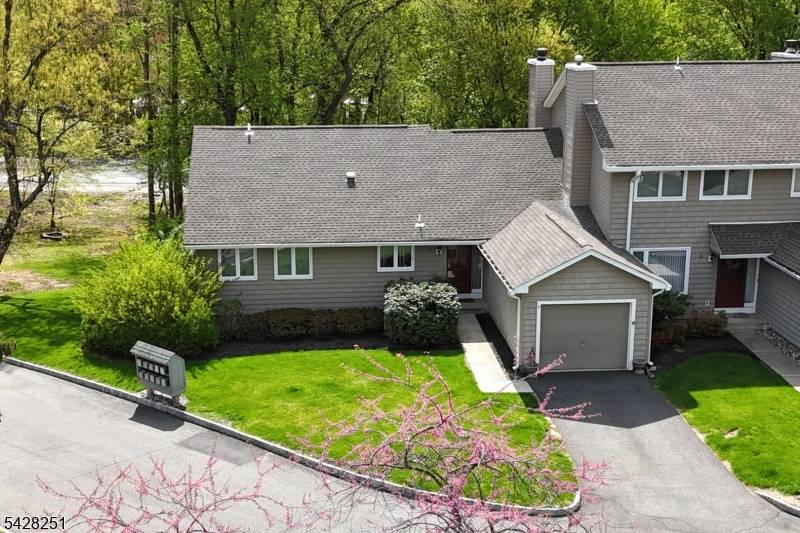 9 Parsons Ct, Mahwah Twp., NJ 07430