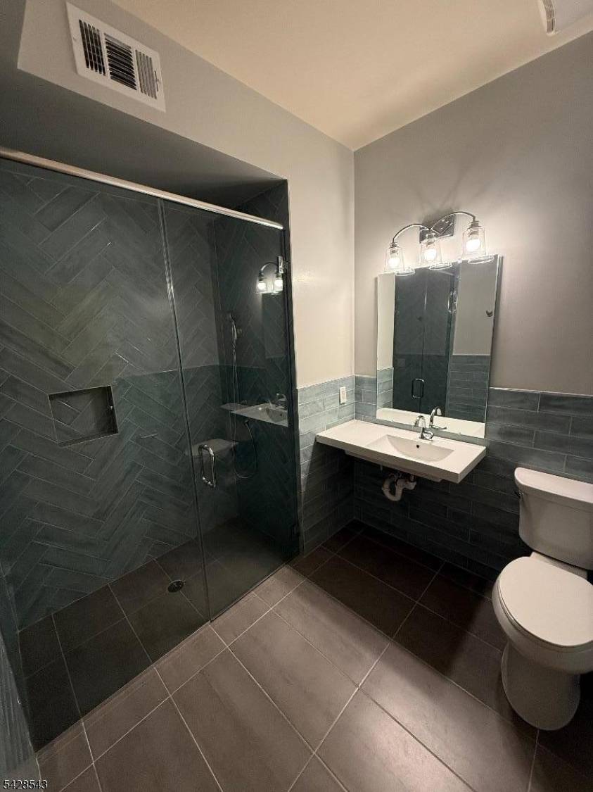 70 W Grand #17, Elizabeth City, NJ 07202
