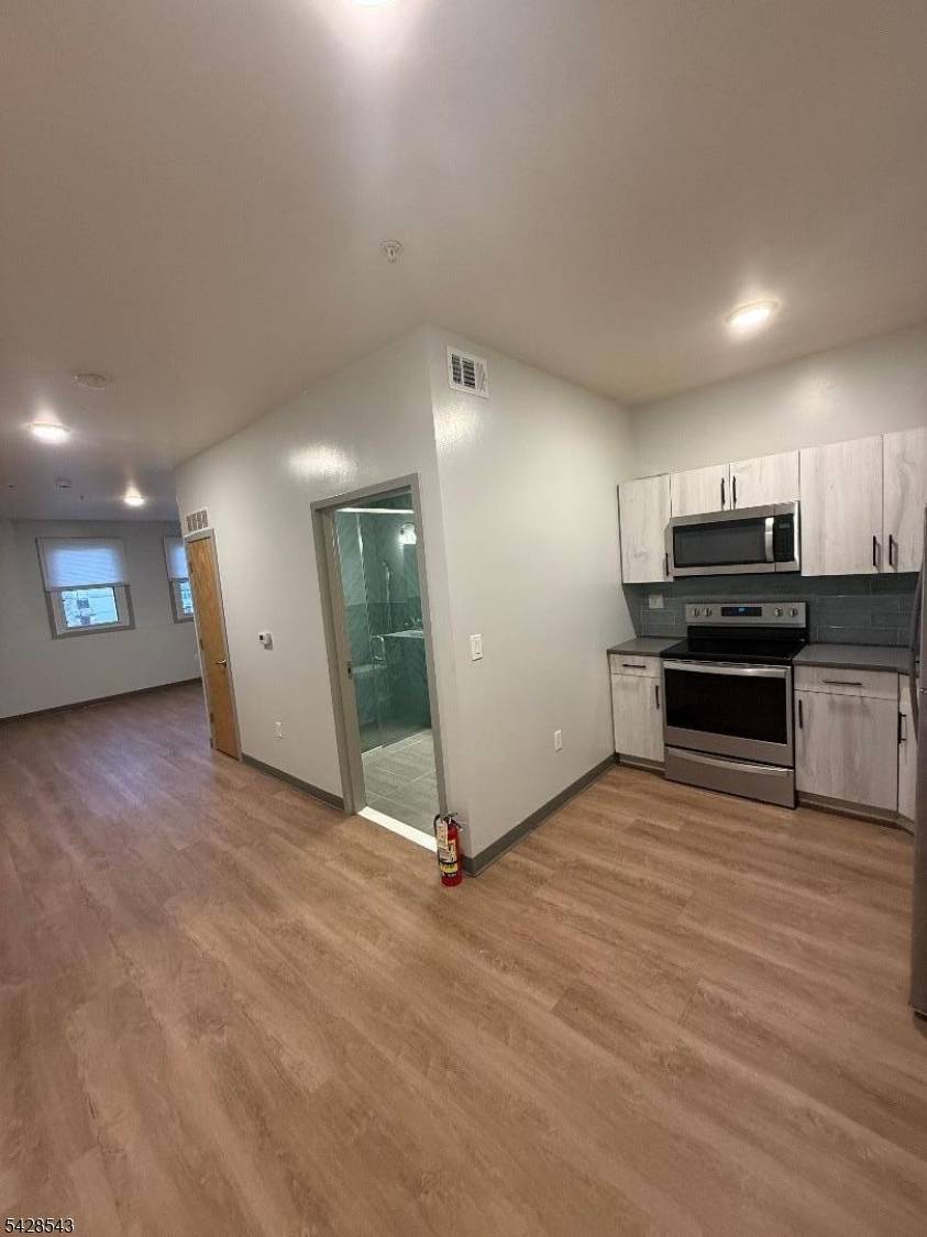70 W Grand #17, Elizabeth City, NJ 07202