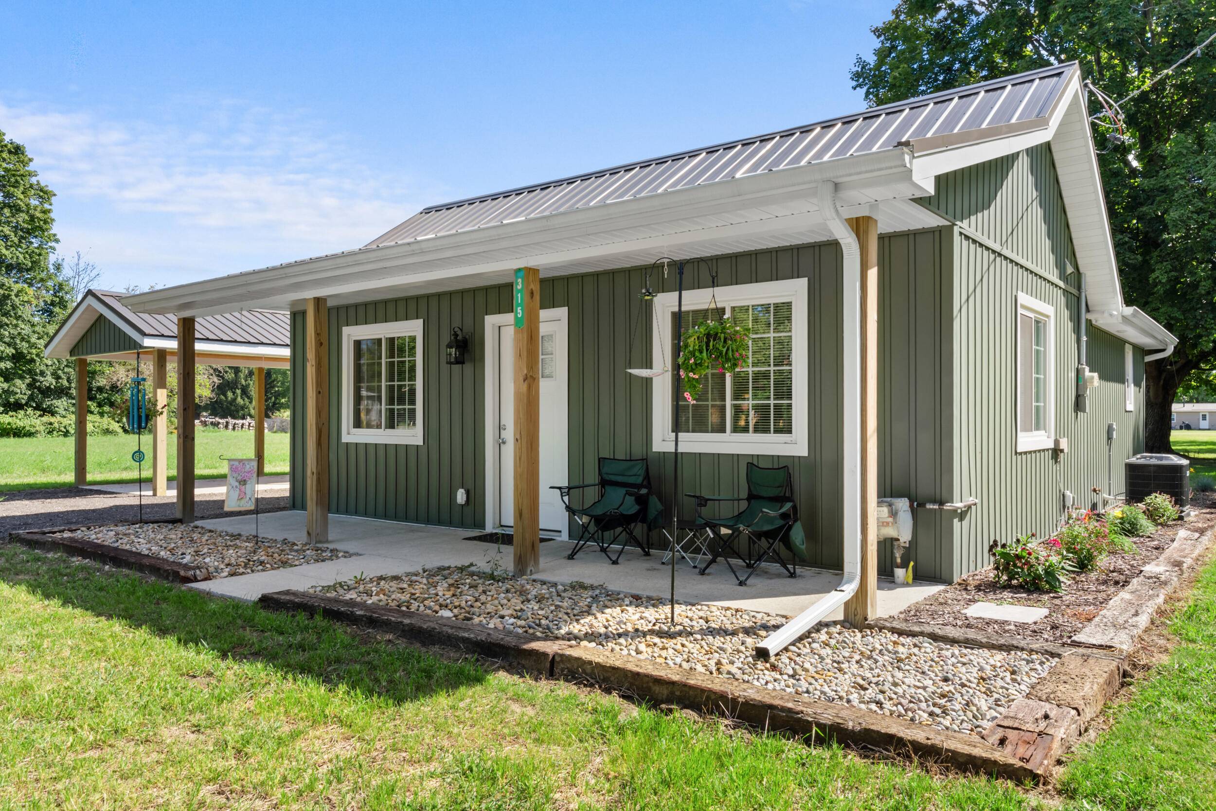 315 S Jackson ST, Hanover Vlg, MI 49241