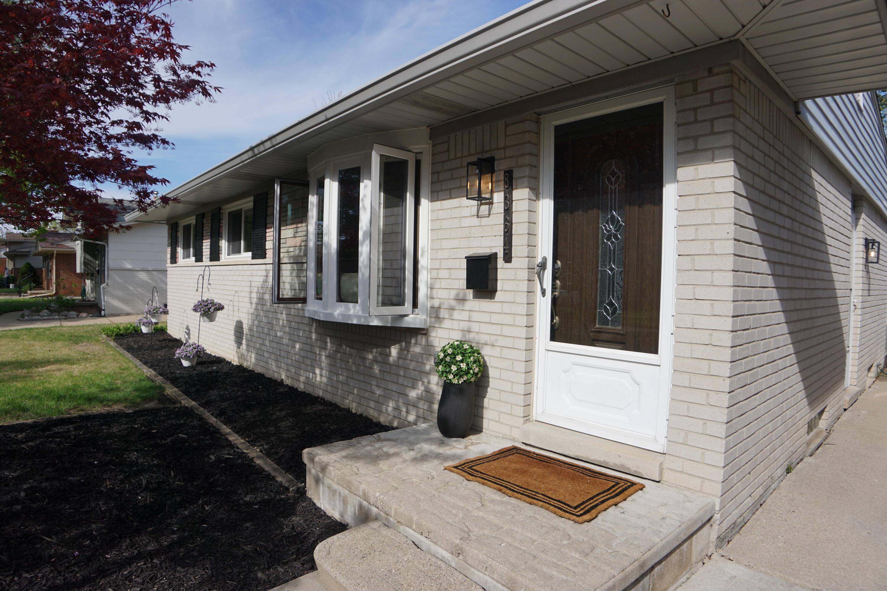 8364 Holly DR, Cantonchartertownship_wayne, MI 48187