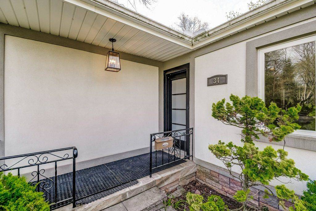 34 Oakley CT, Hamilton, ON L9G 1T5