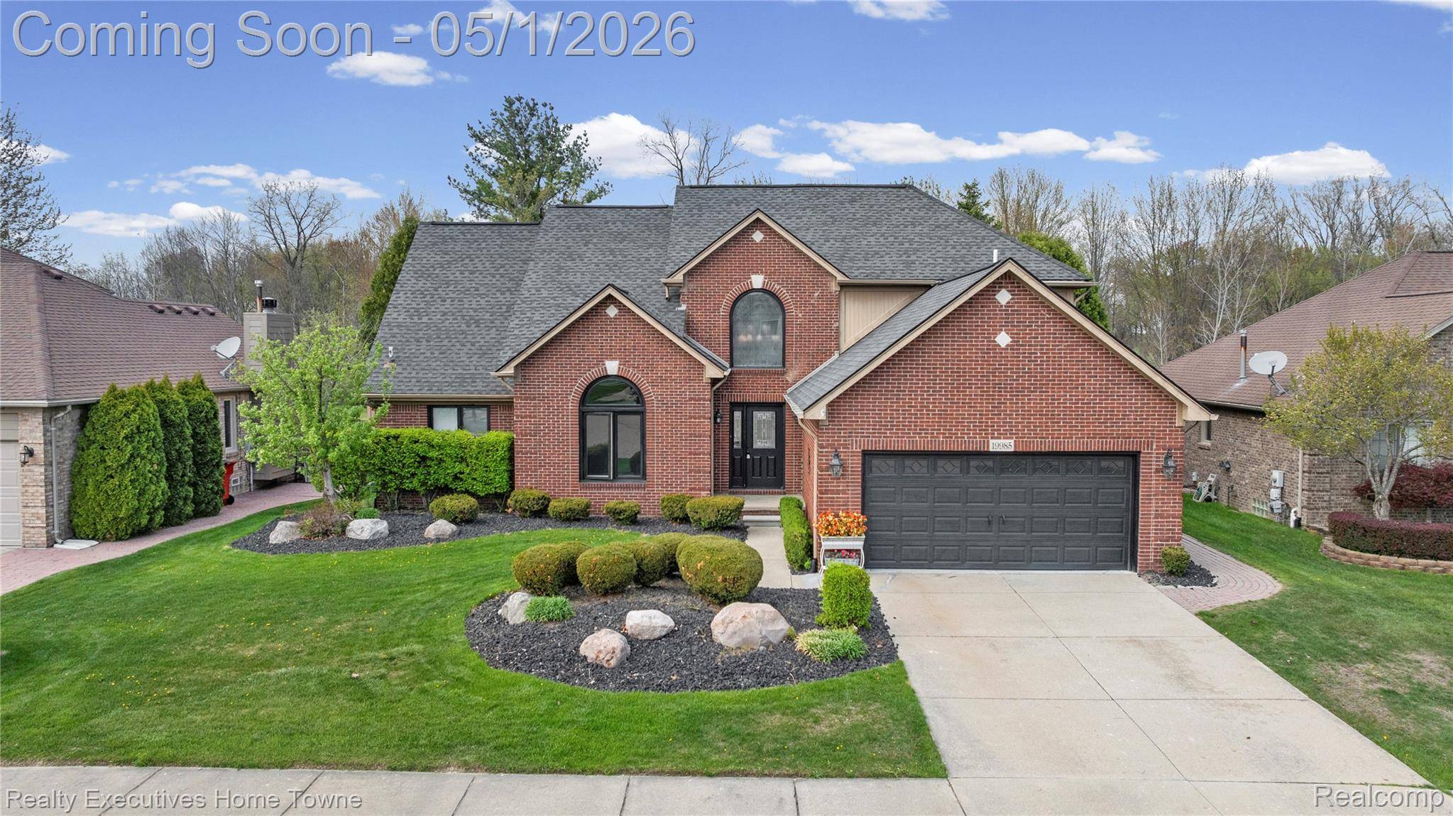 19985 Pine Cone DR, Macomb Township, MI 48042