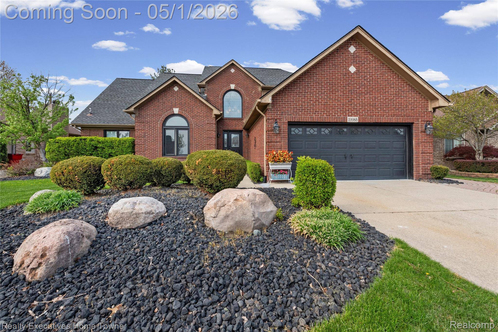 19985 Pine Cone DR, Macomb Township, MI 48042