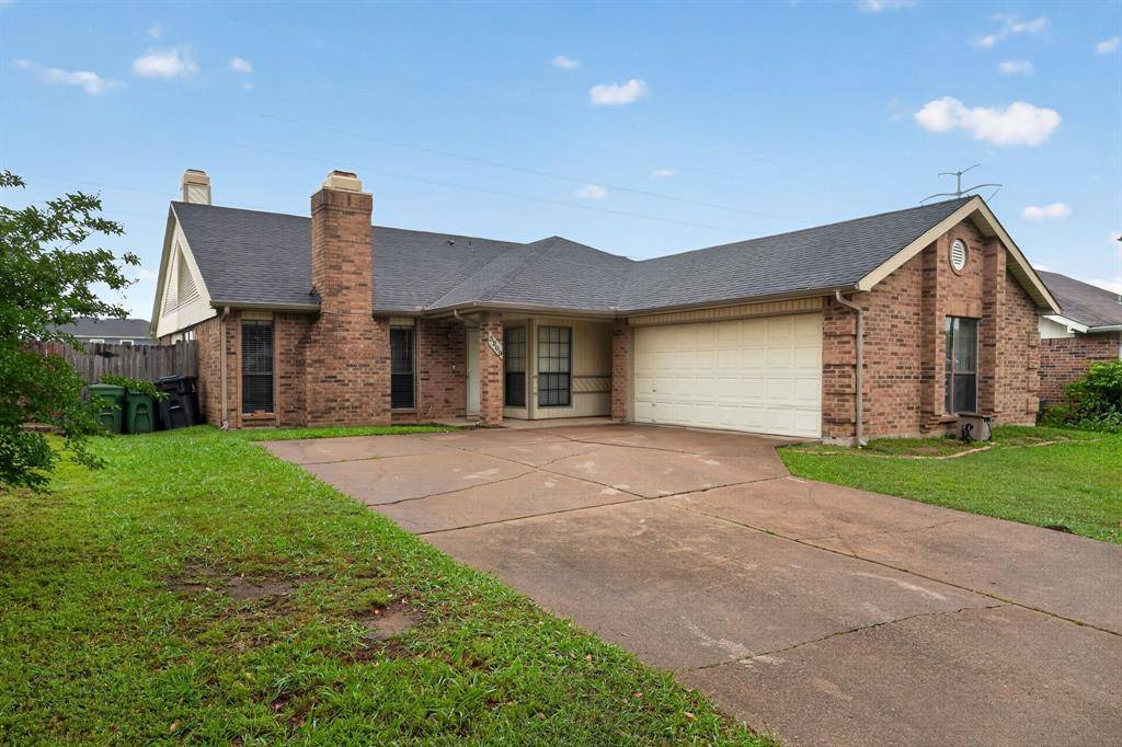 5209 Nocona Lane, Arlington, TX 76018