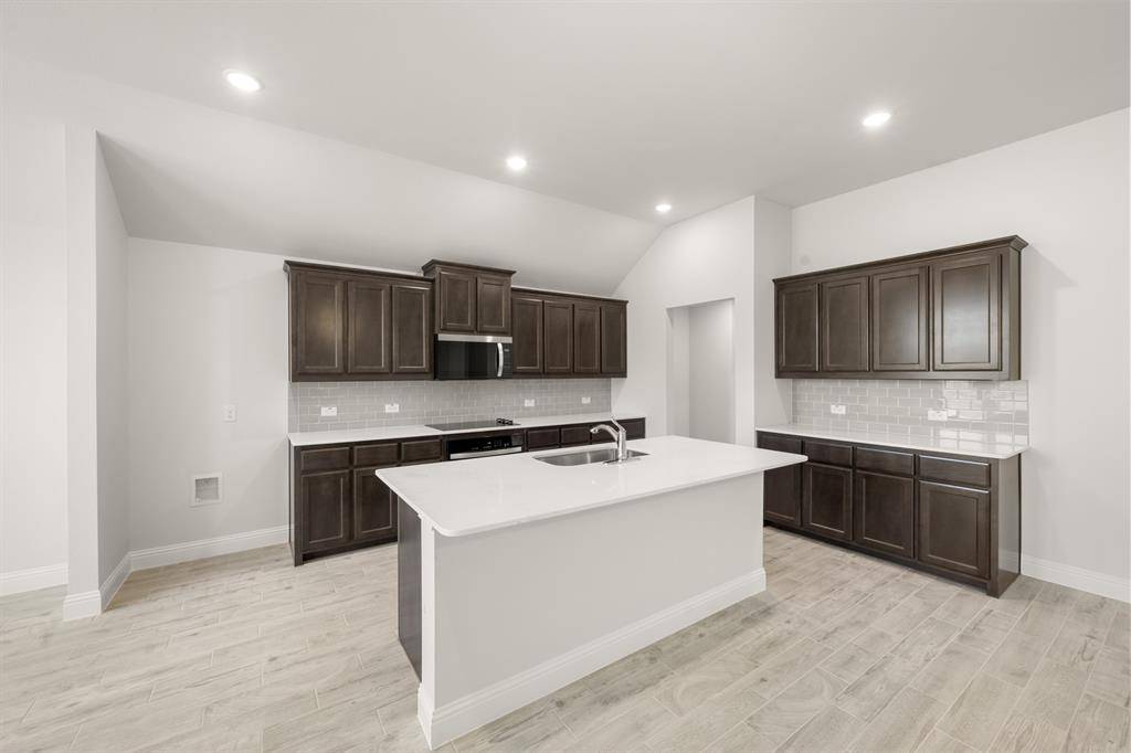 317 Comfort Drive, Godley, TX 76044