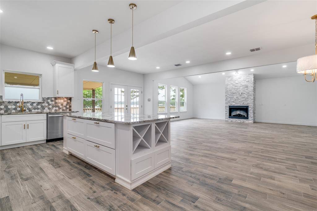 162 Oak Hills Drive, Mabank, TX 75156
