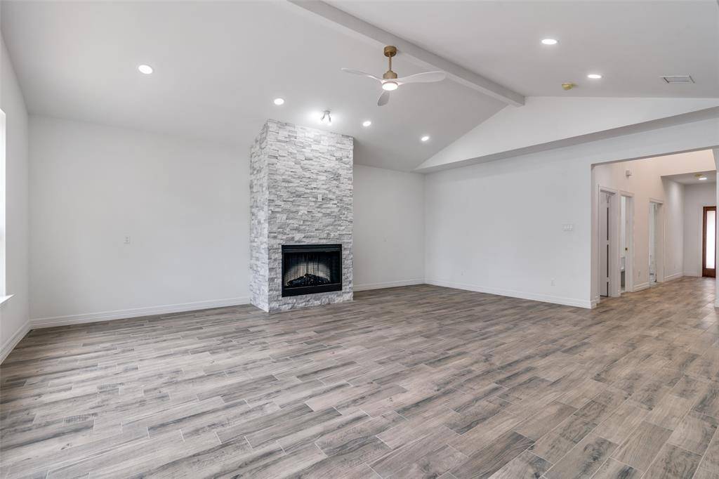 162 Oak Hills Drive, Mabank, TX 75156