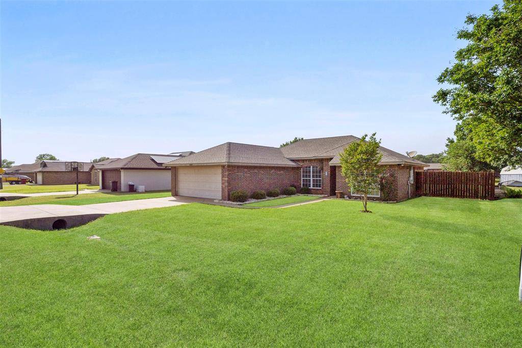 3928 Country Meadows Circle, Granbury, TX 76049
